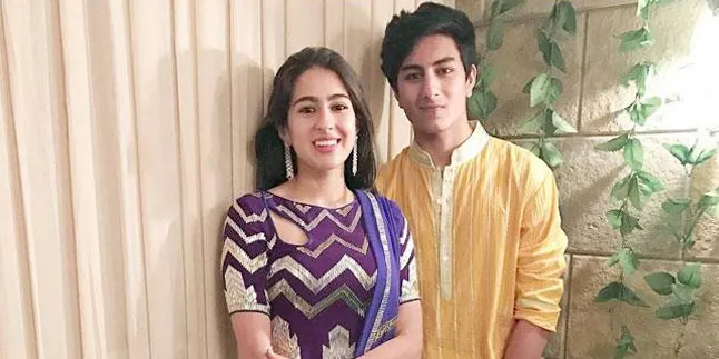 Pakai Sari, Sara Ali Khan Anak Tiri Kareena Kapoor Tambah Cantik!