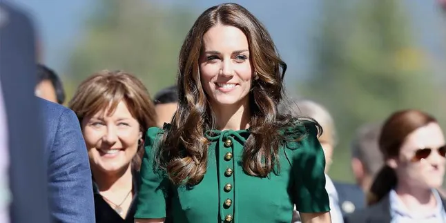 Pakai Tiara Milik Putri Diana, Kate Middleton Cantik Menawan