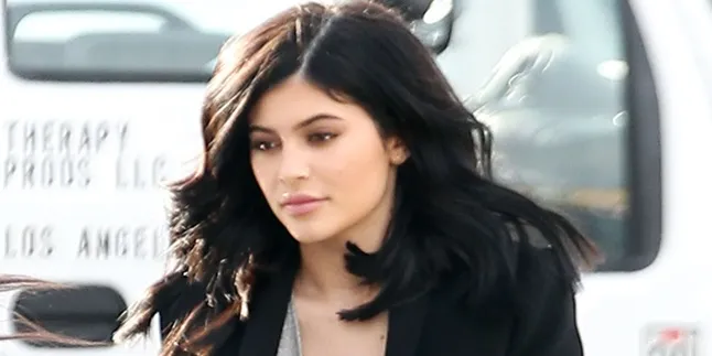 Pakai Tindik di Hidung, Kylie Jenner Nyaris Tak Dikenali