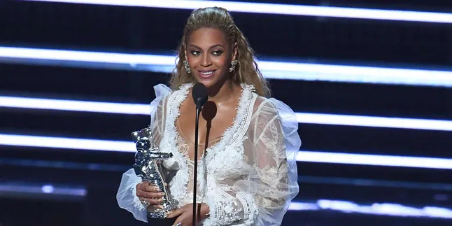 Pamer Baby Bump, Beyonce Umumkan Sedang Hamil Anak Kembar