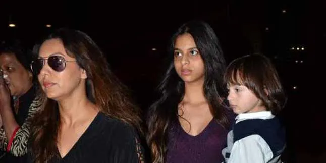 Pamer Bahu, Suhana Khan Stunning di Pesta Ultah Shahrukh Khan