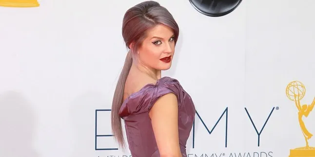 Pamer 'Bekas Luka', Kelly Osbourne Sebar Foto Topless