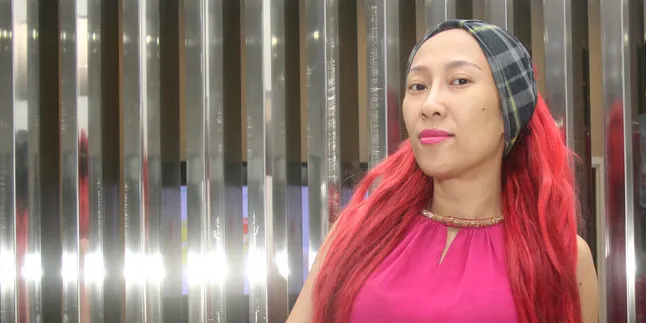 Pamer Bergepok-gepok Uang Cash, Dewi Sanca Matikan Kolom Komentar Pamer Bergepok-gepok Uang Cash, Dewi Sanca Matikan Kolom Komentar