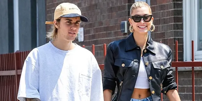 Pamer Cincin Berbeda, Hailey Baldwin & Justin Bieber Diam-Diam Sudah Menikah?