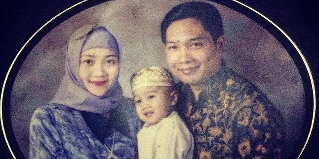 Pamer Foto Jadul, Wajah Ridwan Kamil Hiasi Kaleng Kue Lebaran