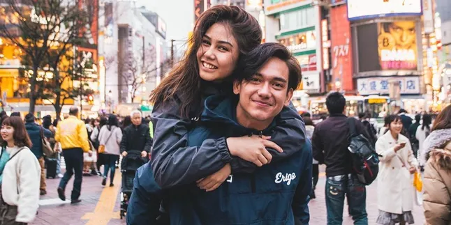 Pamer Foto Mesra, Adipati Dolken & Vanesha Prescilla Resmi Pacaran?