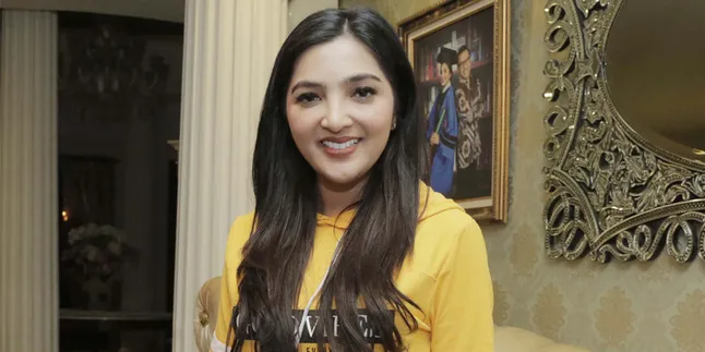 Pamer Gaya Rambut Poni, Ashanty Terlihat Masih Muda Bak ABG