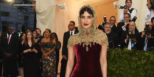 Pamer Naik Jet Pribadi, Priyanka Chopra Hadiri Pernikahan Pangeran Harry dan Meghan?