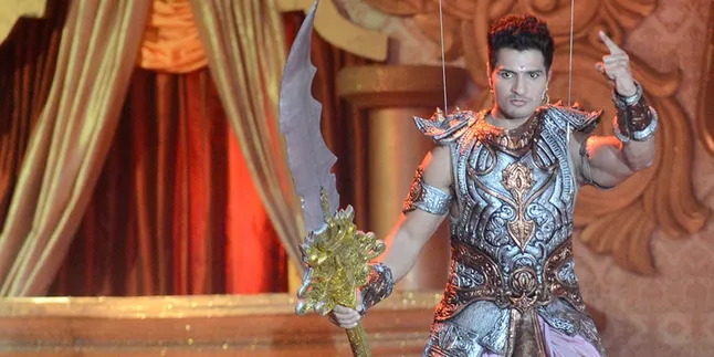 Pamer Otot, Vin Rana Siap Saingi Chocolate Abs Shahrukh Khan? Pamer Otot, Vin Rana Siap Saingi Chocolate Abs Shahrukh Khan?