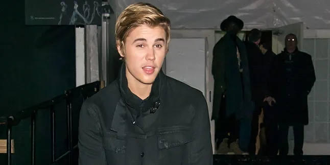 Pamer Perut Seksi, Justin Bieber Malah Dilempari Telur