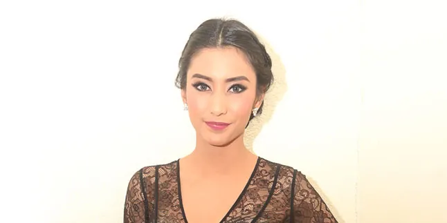 Pamer Perut, Tyas Mirasih Bikin Pria Tak Mau Berpaling Muka