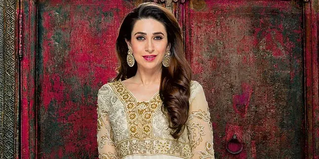 Pamer Punggung Bak Ratu Dubai, Karisma Kapoor Tampil Super Elegan Pamer Punggung Bak Ratu Dubai, Karisma Kapoor Tampil Super Elegan