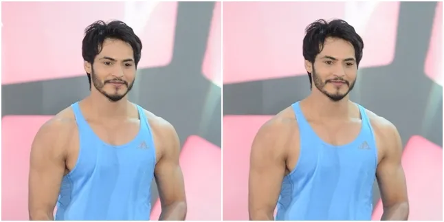 Pamer Punggung Terbuka, Ravi Bhatia Coba Pengobatan Bekam