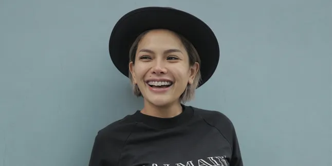 Pamer Tato Underboobs, Nikita Mirzani Abadikan Nama Anak Bungsu Pamer Tato Underboobs, Nikita Mirzani Abadikan Nama Anak Bungsu