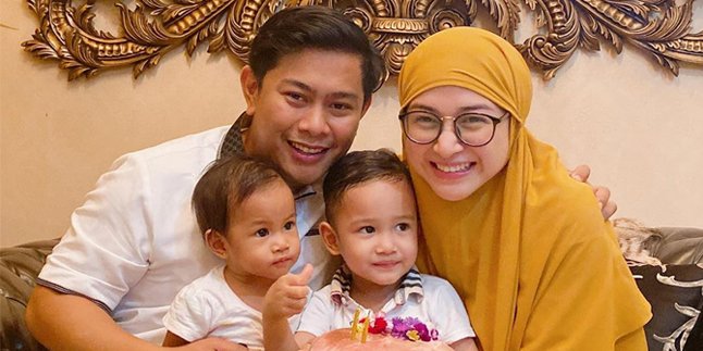 Showing Positive Testpack, Nina Zatulini Pregnant with 3rd Child