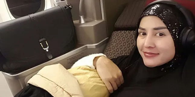 Pamer Uang Cash Puluhan Juta, Chyntiara Alona Penen Cibiran Pamer Uang Cash Puluhan Juta, Chyntiara Alona Penen Cibiran