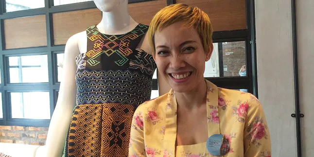 Pameran di Perancis, Lenny Agustin Bawa Sulaman Khas Kalimantan