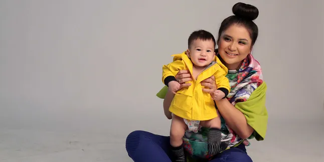 Pandangi Putra Kecilnya, Putri Titian: Ga Usah Sok Manis Deh Iago Pandangi Putra Kecilnya, Putri Titian: Ga Usah Sok Manis Deh Iago