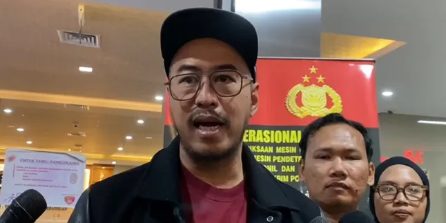 Pandji Pragiwaksono Builds His Career from Scratch in America, Starting Again from Open Mic