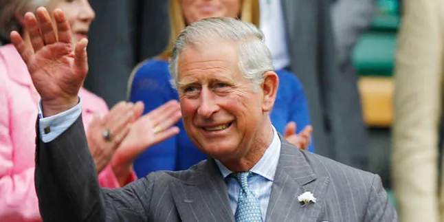 Pangeran Charles Bermain Game Arcade!