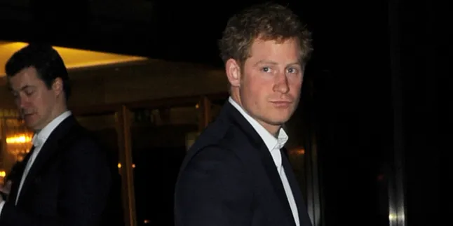 Pangeran Harry Pacaran Dengan Pegawai Supermarket?