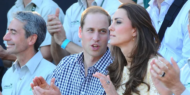 Pangeran William Ultah, Sang Ratu Hadiahkan Helikopter Pangeran William Ultah, Sang Ratu Hadiahkan Helikopter