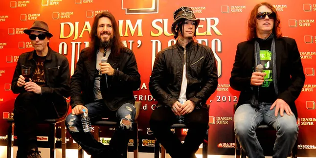 Panggung Guns N Roses Sempat Rusak Kena Angin Besar Panggung Guns N Roses Sempat Rusak Kena Angin Besar