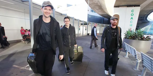 Panggung Roboh, The Script Bergegas Pergi ke Sydney