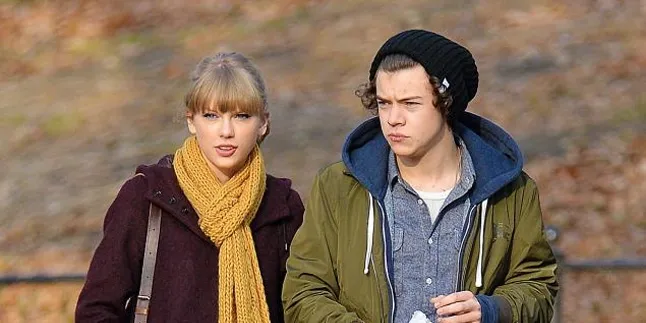 Papasan, Taylor Swift Sumpahi Penampilan Harry Styles?