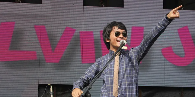 Parade Payung di Konser Calvin Jeremy - Wouter Hamel