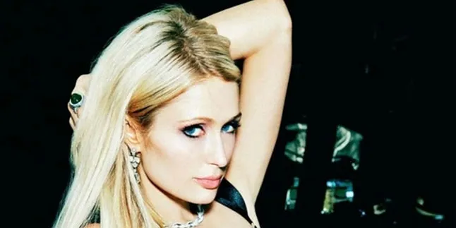 Paris Hilton Topless Dalam Sampul GQ Edisi Rusia