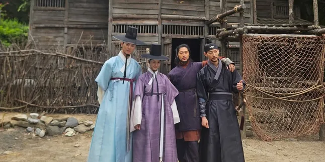 Park Youngwoon Reveals the Original Script of 'BON APPETIT YOUR MAJESTY', Gong Gil Actually Loves Yeon Jiyoung