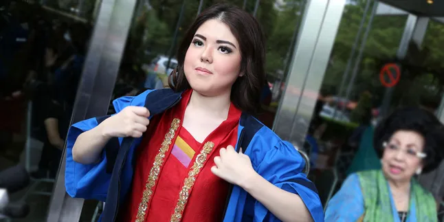 Pasang Dekor Pohon Natal, Tina Toon Desain Sendiri