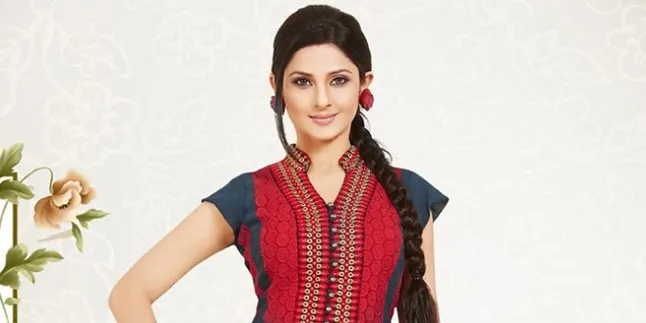 Pasang Duck Face Buat Fans, Jennifer Winget Tampil Bak Anak Gaul