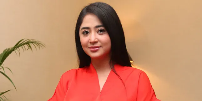 Pasang Foto Tanpa Busana, Instagram Dewi Perssik Kena Hack? Pasang Foto Tanpa Busana, Instagram Dewi Perssik Kena Hack?