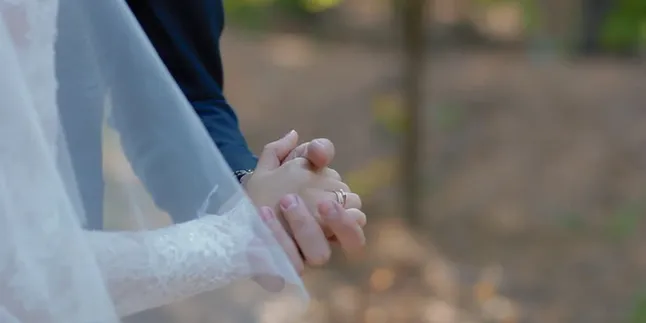 Pasangan Ini Menikah di Rumah Sakit, Alasannya Bikin Terharu!