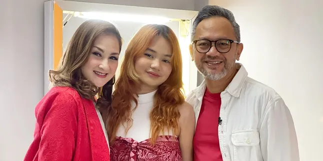 Pasca Hampir Bunuh Diri, Anak Mona Ratuliu-Indra Brasco Kini Jadi Pembicara Kesehatan Mental Pasca Hampir Bunuh Diri, Anak Mona Ratuliu-Indra Brasco Kini Jadi Pembicara Kesehatan Mental