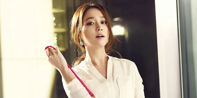 Pasca Melahirkan, Lee Min Jung Buktikan Jadi Hot Mom Super Cantik