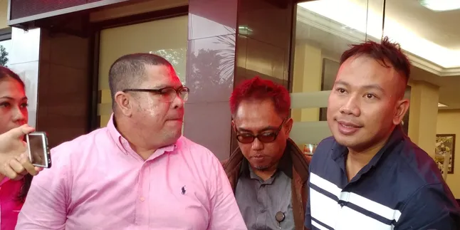 Pasca Penggerebekan Angel Lelga, Kuasa Hukum Vicky Prasetyo: Teman Dekat Kok di Kamar