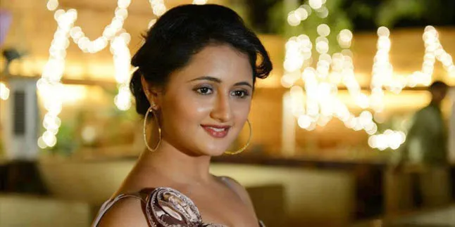 Pasca Putuskan Cerai, Rashami Desai 'Tapasya' Makin Cantik