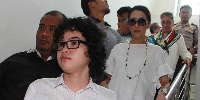 Pasca Sidang, Maia Estianty dan Dul Makin Dekat Pasca Sidang, Maia Estianty dan Dul Makin Dekat