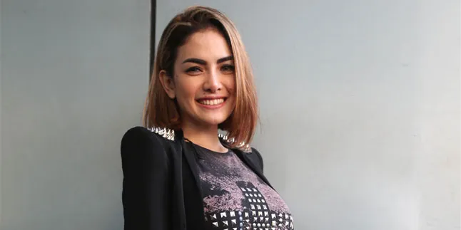Pasca Umrah, Nikita Mirzani Ingin Kenakan Hijab Pasca Umrah, Nikita Mirzani Ingin Kenakan Hijab