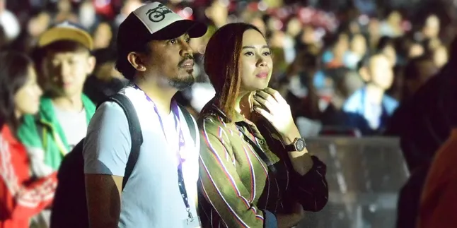 Patah Hati Usai Putus, Ini Cara Aura Kasih Lupakan Glenn Fredly Patah Hati Usai Putus, Ini Cara Aura Kasih Lupakan Glenn Fredly