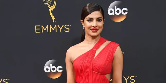 Patung Lilin Baru Priyanka Chopra di Madame Tussauds NY Jadi, Hasilnya Mirip Banget! Patung Lilin Baru Priyanka Chopra di Madame Tussauds NY Jadi, Hasilnya Mirip Banget!