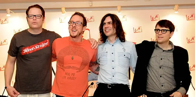 Pawang Hujan Tanam Cabe Demi Konser Weezer Pawang Hujan Tanam Cabe Demi Konser Weezer