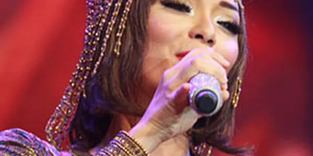 Pecahkan Rekor MURI, Zaskia Gotik Deg-Degan!