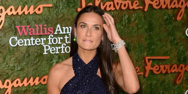 Pecinta Brondong, Demi Moore Pacari Alex Pettyfer?