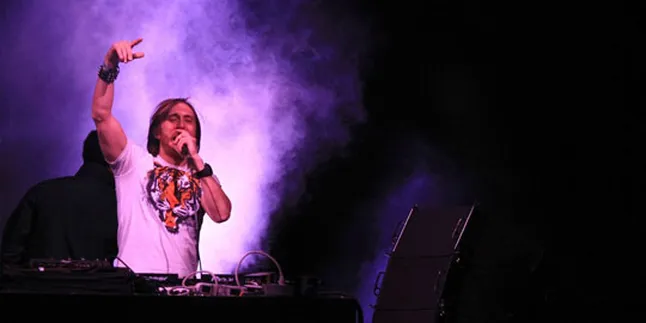 Pedagang Kecil Pun Untung Dari Konser David Guetta