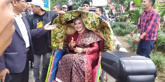 Pedagang Pakaian Sukses Jadi Anggota DPRD Kota Malang, Kendarai Becak Saat Dilantik