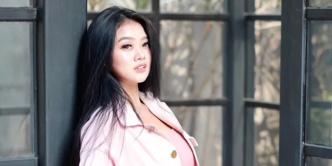 Pedangdut Olivia Noor Dibully Karena Ayahnya Tukang Buah